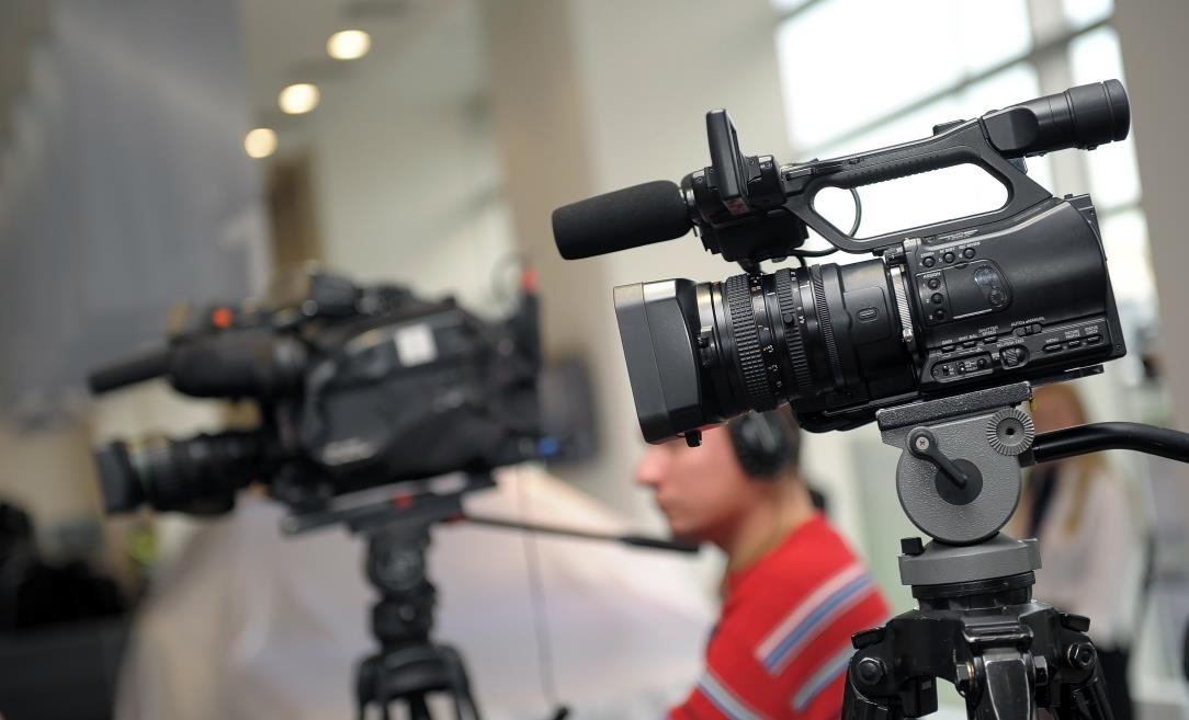 威尔电器酒检背夹、AI机器人等新产品长沙交博会正式发布